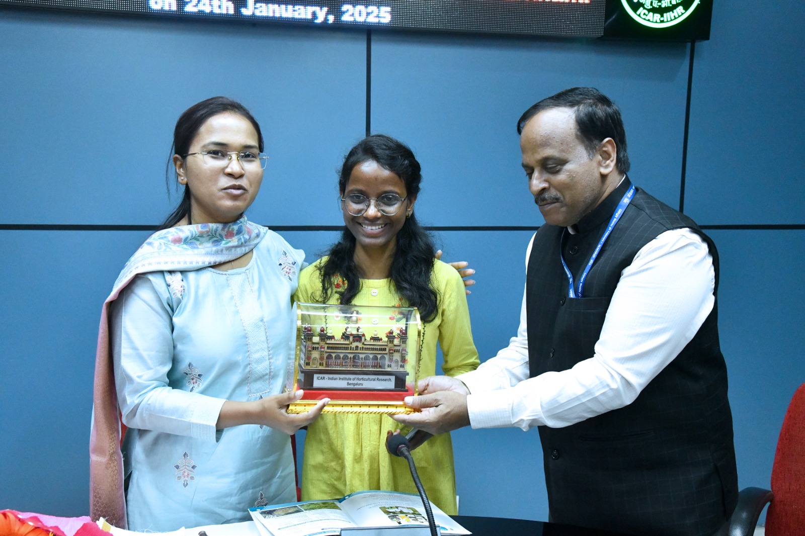 Jharkhand Minister of Agriculture Smt. Shilpi Neha Tirkey visits IIHR, Bengaluru