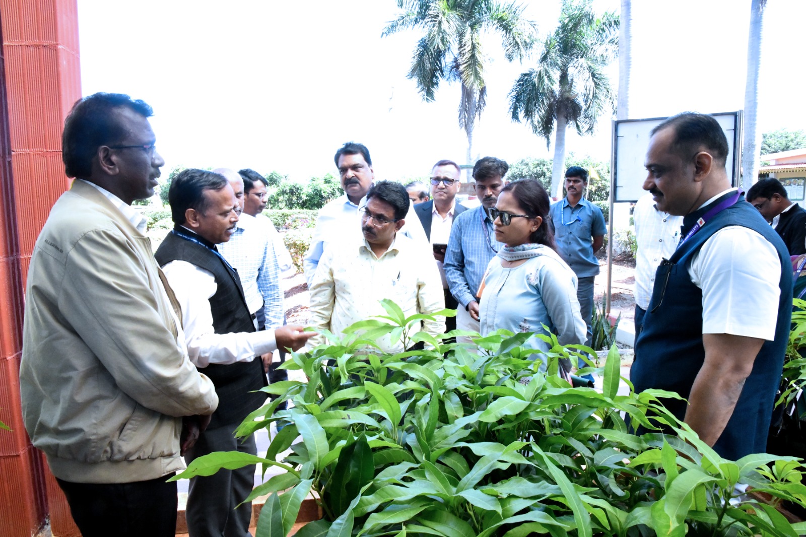 Jharkhand Minister of Agriculture Smt. Shilpi Neha Tirkey visits IIHR, Bengaluru