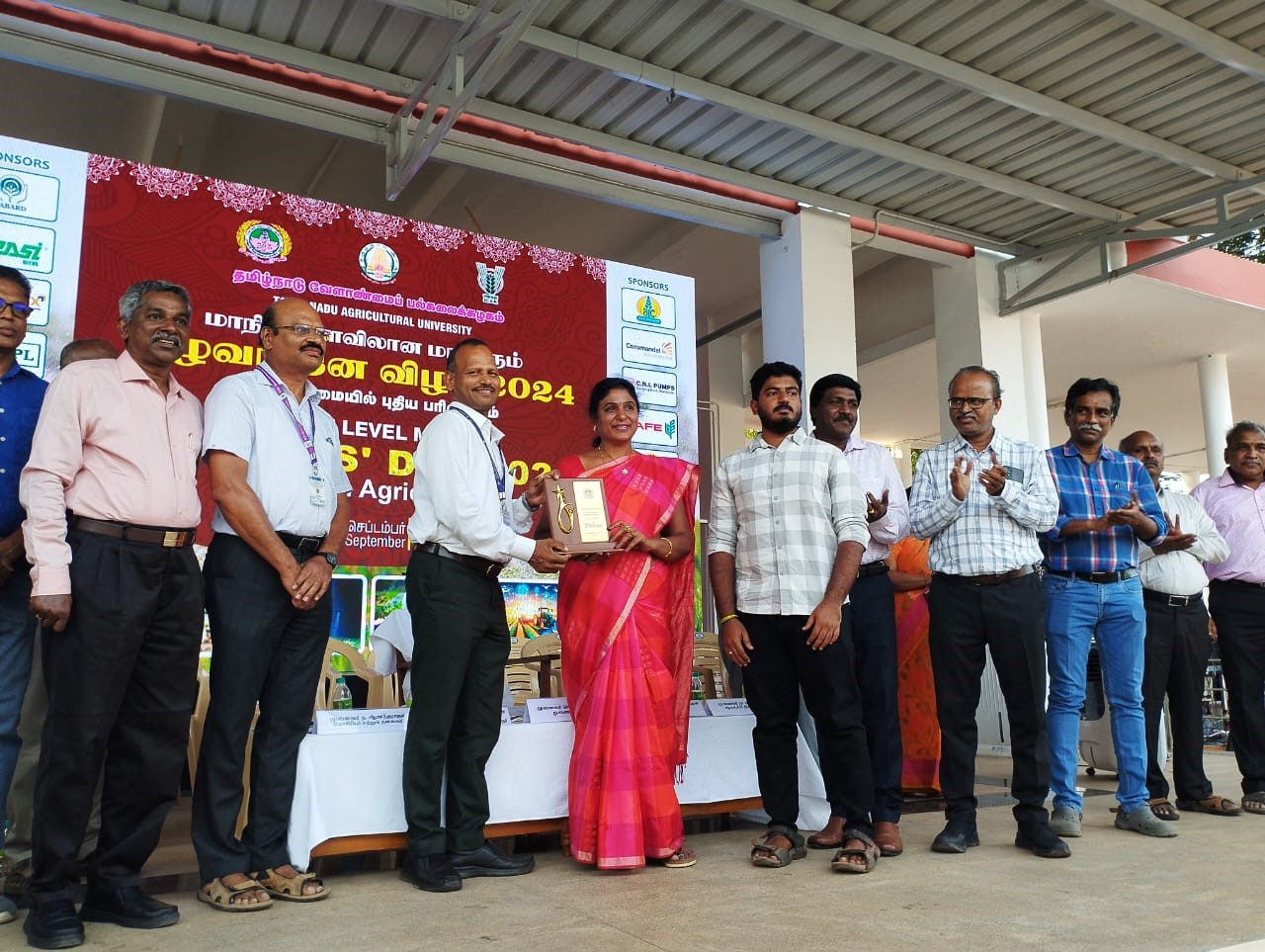 ICAR-IIHR bagged BEST STALL award in State level Mega Farmers Day Exhibition at TNAU, Coimbatore, Tamil Nadu